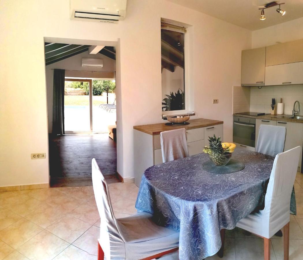 Apartamento Cozy House With Pool Near Rovinj Kanfanar Exterior foto