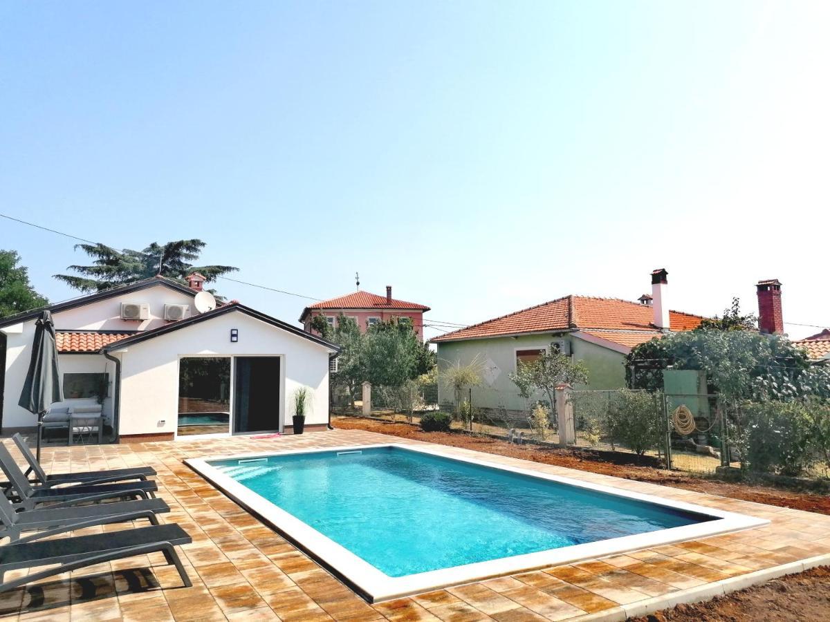 Apartamento Cozy House With Pool Near Rovinj Kanfanar Exterior foto